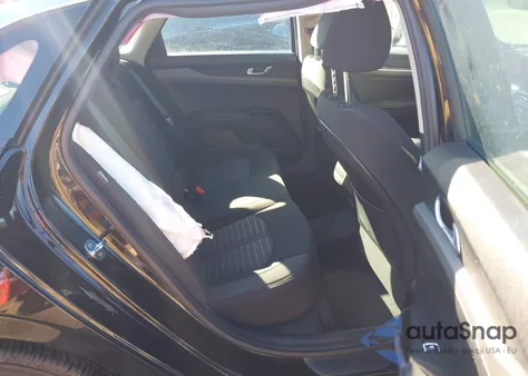 2025 Kia K5 Lxs z USA, uszkodzony, nr VIN KNAG24J71S5286861